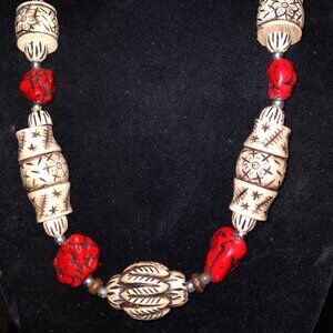 CHUNKY CARVED Bead  STATEMENT Necklace